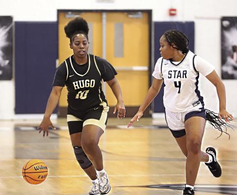 KELICIA SHELTON hustles the basketball up the court looking for an outlet pass as a Star Spencer defender tries to cut her off. Buffalo Coach David Vann said the team was gaining in valuable experience that would be critical to their success in the last half of the season. Hugo News Photo / Kelli Stacy