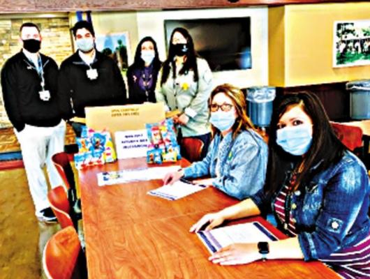 Families in Hugo sign up for the Blessings program. Pictured left to right: Choctaw Nation representatives Jordan Booth, Eric Chavarria, Debra Queen, and Robin Linam; Kathryn Roberts; Shy’Ann Anna