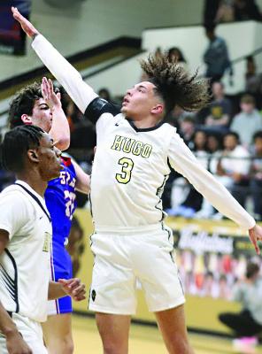 DAI’QUAN LENNOX leaps high into the face of a Silo Rebel offensive player as he attempts to get off a shot at the top of the key. The Buffaloes have both illness and injuries behind them as they tune their game for the upcoming District Tournament. Hugo News Photo / Kelli Stacy