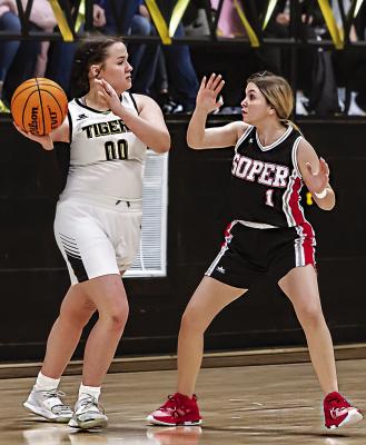 Tigers igers claim two games over Red Bears