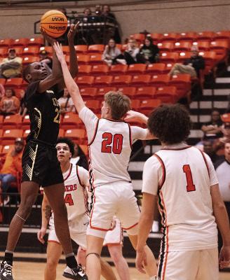 DAEMARIUS FREEMAN pulls up to drop two points against Roland during State Regional tournament action last week. The Buffaloes were eliminated by Valliant, after defeating them for the District Championship. Hugo News Photo / Kelli Stacy