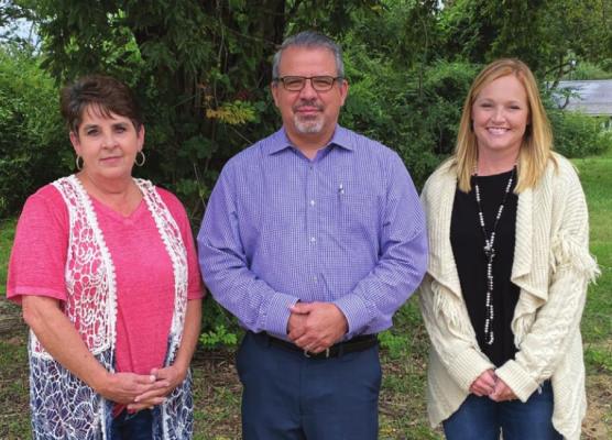 Pictured are (l to r): Letha Hampton, Rick Grimes and Rikki Manous.