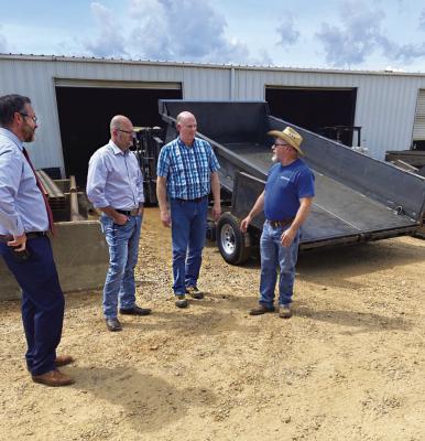 Oklahoma Commerce visits Diamond T Trailer