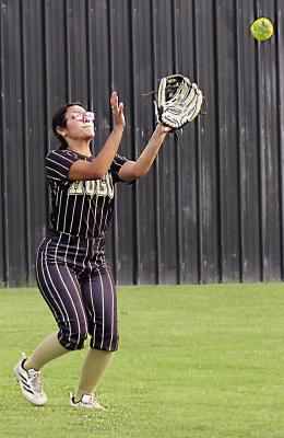 Jennifer Chavez makes a great catch!