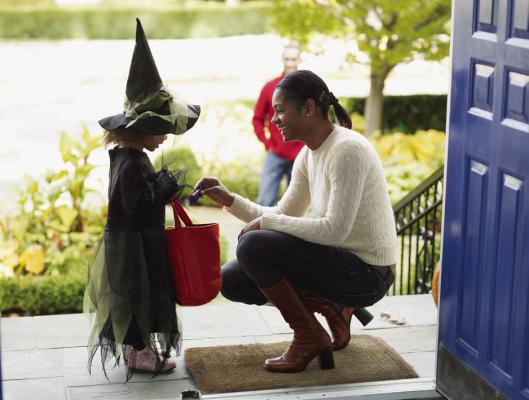 Trick-or-treat food safety tips for halloween