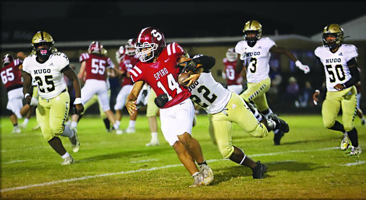 THE HUGO BUFFALO DEFENSE has come a long way this season improving in virtually every category, including reads, pursuit and tackling. Above, DaShon Sims runs down a Spiro player in the offensive backfield for a loss, as teammates Isaiah Greer, Malakhai Edwards and Amari Wallace close in for the assist. The Buffaloes travel to Eufaula Friday for another District 2A-6 Clash. . Hugo News Photo / Kelli Stacy