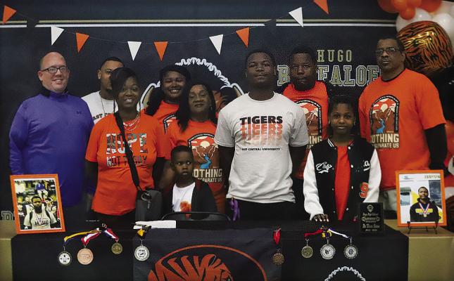 HUGO BUFFALO Da’Shonn Sims signed a letter of intent to join the East Central University’s powerlifting program in Ada. Sims made it to the State Powerlifting meet this year in his senior season with the Hugo Buffaloes. Sims is pictured above with several members of his family who joined in the signing celebration. Hugo News Photo / Kelli Stacy