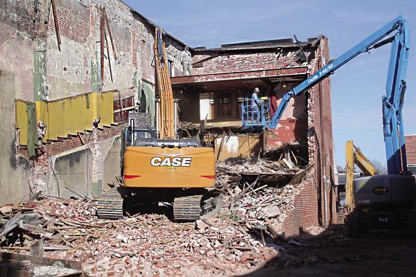 Crews have been working to tear down the historic Erie Theater building on Jackson St., which has been in serious disrepair. Hugo News / Stan Stamper
