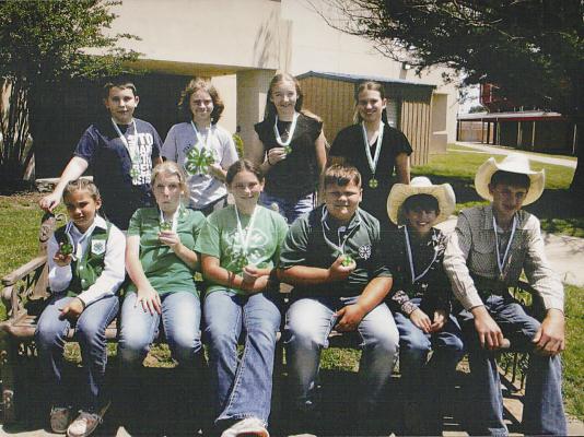 Pictured are (front l to r): Hadi Hudson, Kianne Crippin, Dina McClanahan, Wyatt Hudson, Jerry Duncan and Morgan Brisco. Back (l to r): Denton Mc-Clanahan, A.J. Brents, Melody Wilhite and Braxley Hudson.