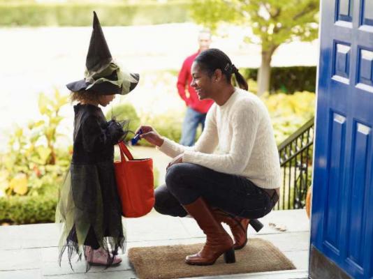 Trick-or-treat food safety tips for halloween