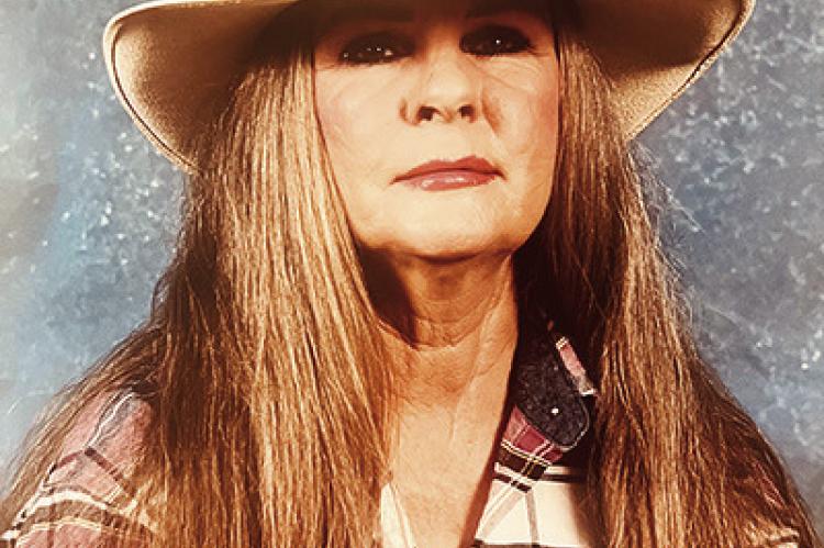 Gwenda Lynn English