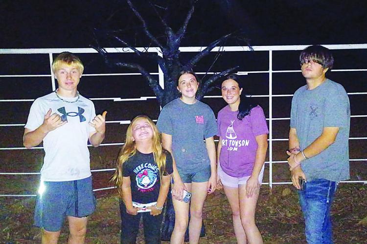 Student voluntee rs completed the finishing touches to the Fort Towson Haunted Trail this past weekend. Pictured, left to right: Riggin Waugh, 10th grade; Shiloh Wallace, 2nd grade; Haley George, 10th grade; Jailynn George, 12th grade; and Lane Hendrix, 10th grade.