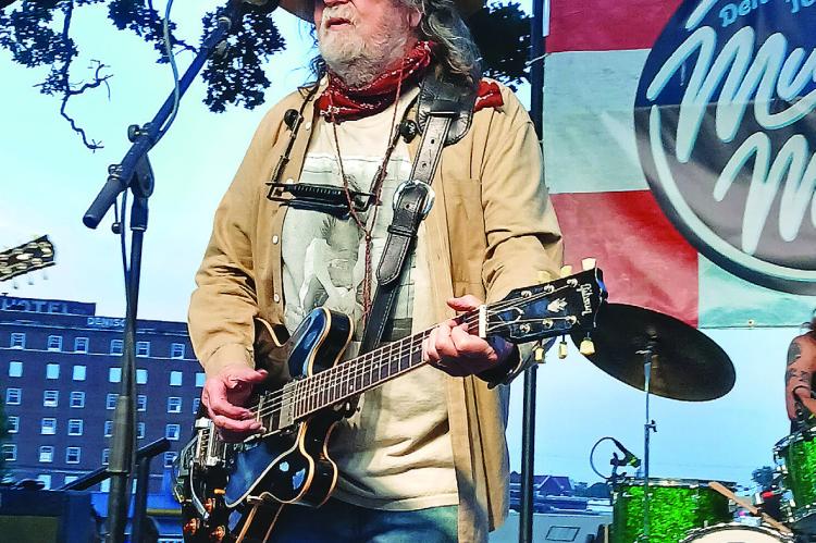 Soper native headlines concert
