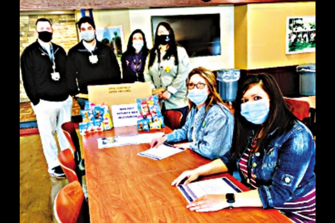 Families in Hugo sign up for the Blessings program. Pictured left to right: Choctaw Nation representatives Jordan Booth, Eric Chavarria, Debra Queen, and Robin Linam; Kathryn Roberts; Shy’Ann Anna