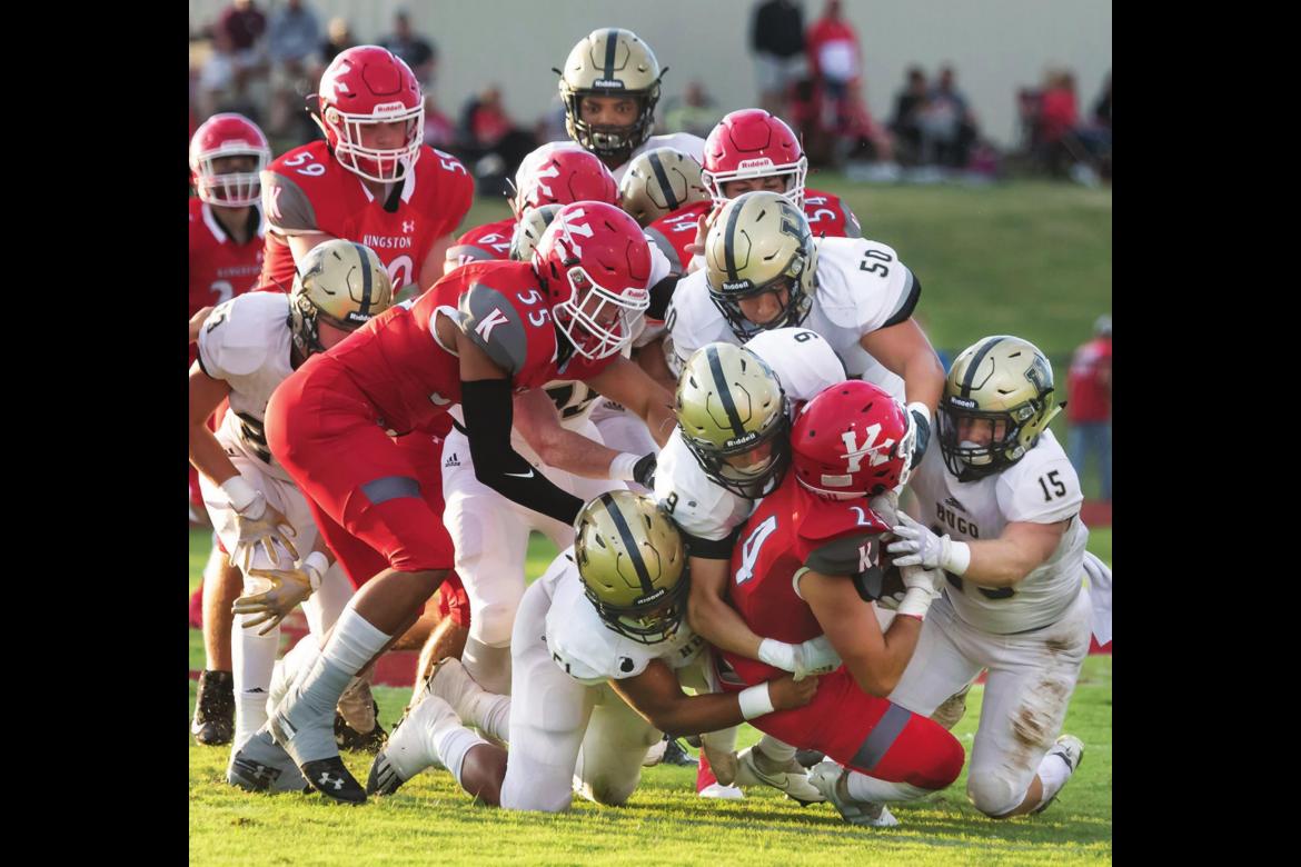 Buffalo Defense swarms runner... BUFFALO GANG TACKLE — Demonstrating that Hugo’s defense still thinks it can battle with anybody, a host of Hugo defenders gang-tackle a Kingston ball carrier. Pictured above are Tony Perry, Aden Parish, Caleb Joe, Lige White, Jace Moffitt, Chance Marzek and Kris Akins. Hugo News Photo / Bobby Hamill