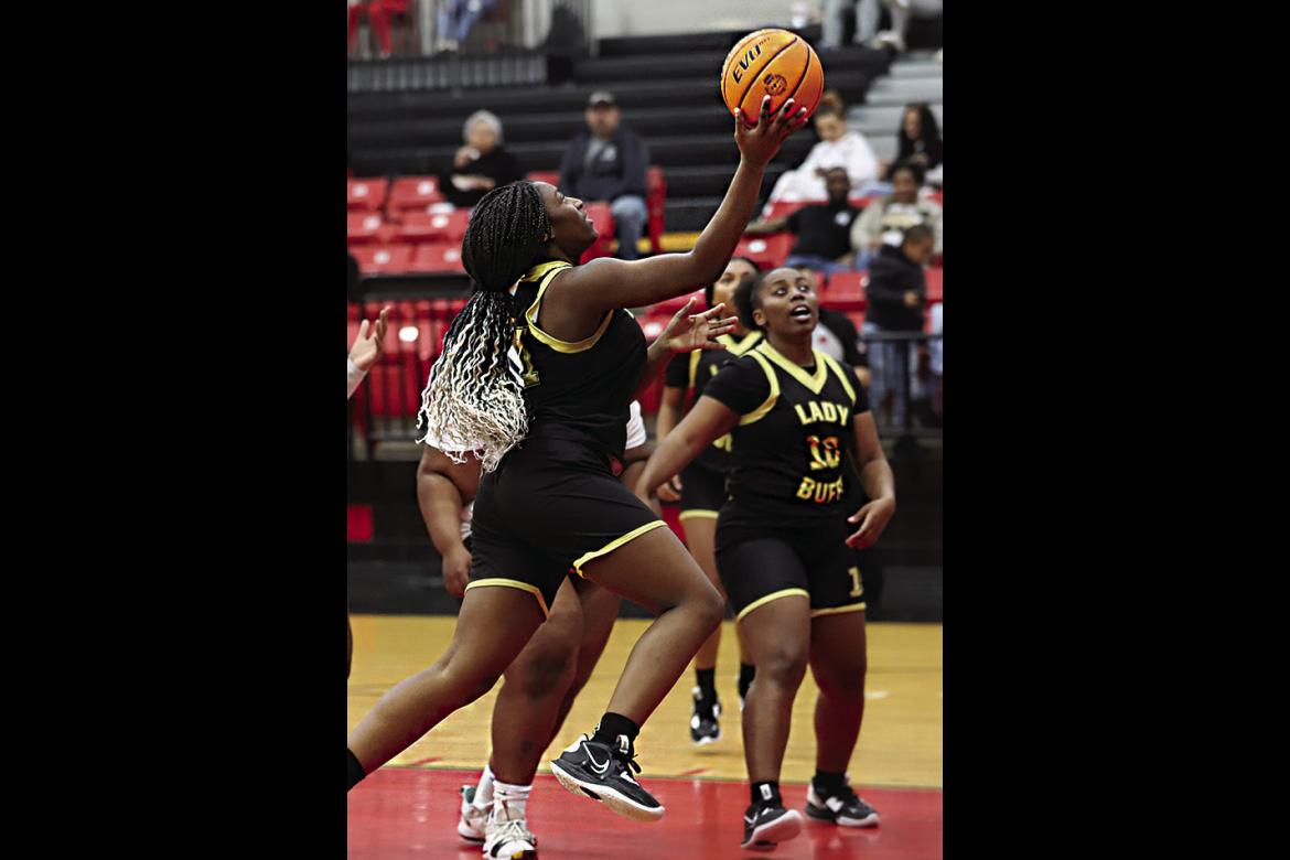 KE’SHOWNA SCROGGINS put on an offensive show in Okmulgee, driving every soft spot in the defense and drawing eight trips to the charity line. She led the Buffaloes with 15 points. Hugo News Photo / Kelli Stacy