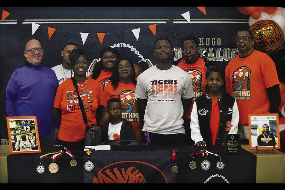 HUGO BUFFALO Da’Shonn Sims signed a letter of intent to join the East Central University’s powerlifting program in Ada. Sims made it to the State Powerlifting meet this year in his senior season with the Hugo Buffaloes. Sims is pictured above with several members of his family who joined in the signing celebration. Hugo News Photo / Kelli Stacy